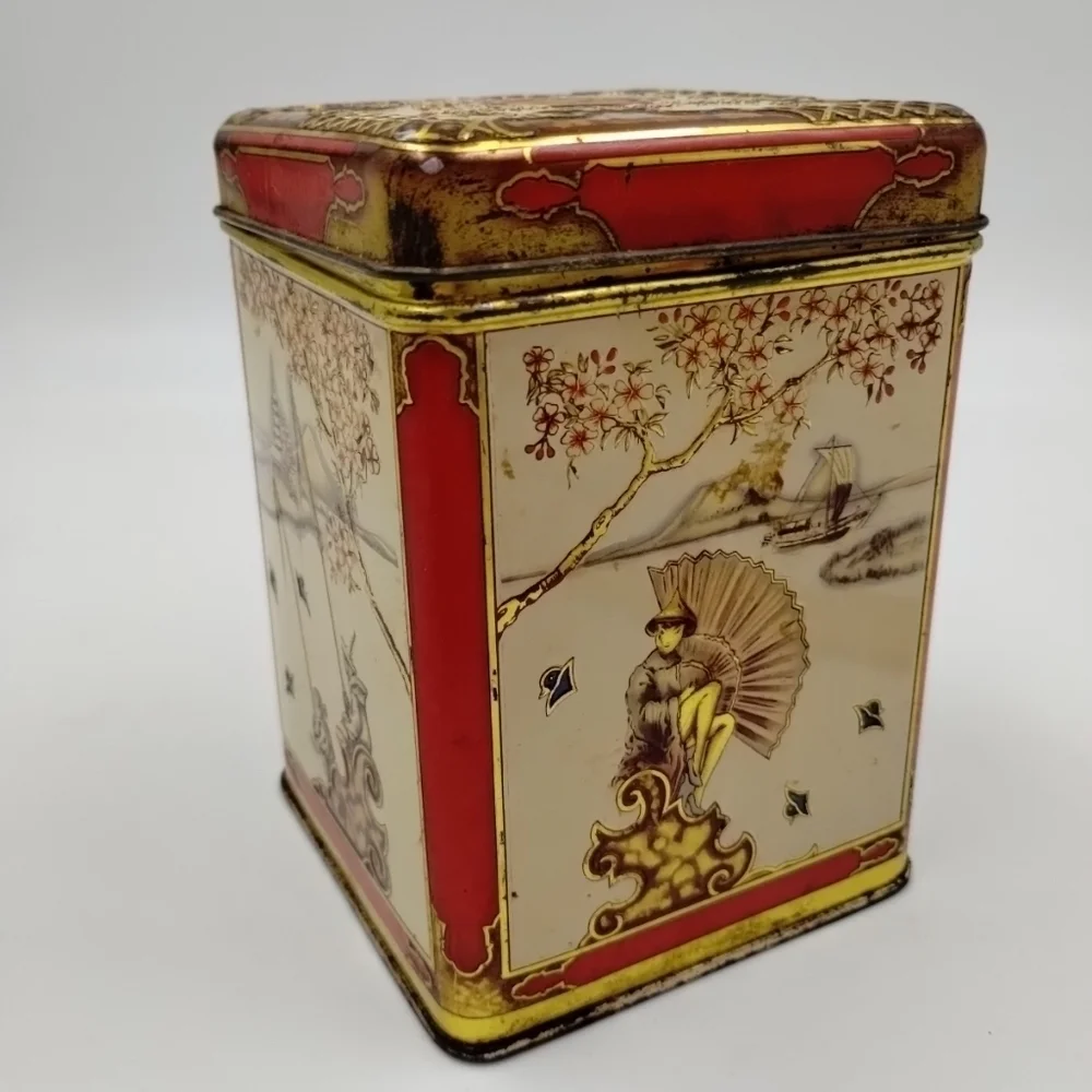 Chinese Oriental  Design Tin Hinged Box Made in Holland Lithograph Vintage